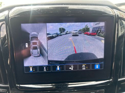 Used 2023 Chevrolet Traverse Premier AWD/4WD image 23