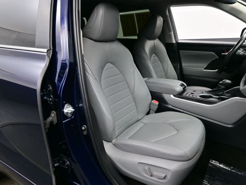 Used 2023 Toyota Highlander XLE image 14