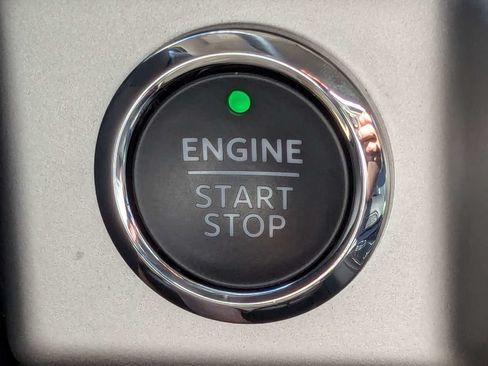 Used 2024 Ford Expedition XLT AWD/4WD image 32