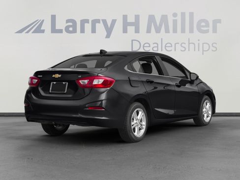 Used 2016 Chevrolet Cruze LT w/ Convenience Package FWD image 2