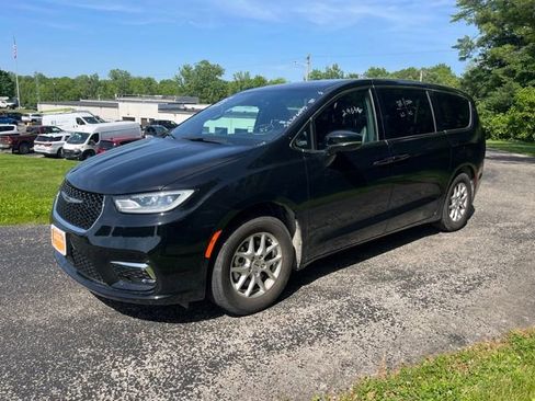 Used 2025 Chrysler Pacifica Select FWD image 7