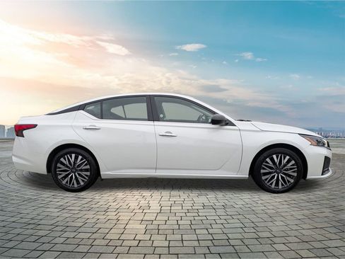 Certified 2024 Nissan Altima 2.5 SV image 4