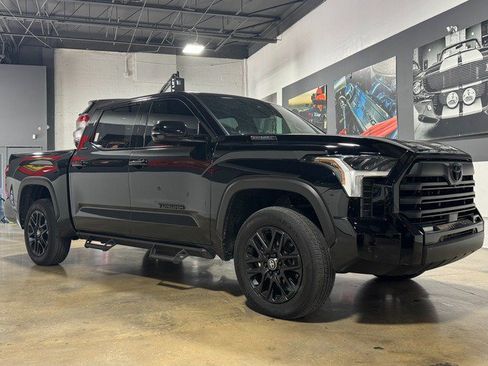 Used 2025 Toyota Tundra Limited AWD/4WD image 2