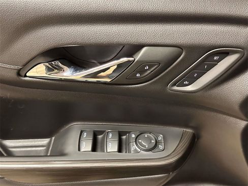 Used 2023 GMC Acadia SLT w/ Elevation Edition image 12