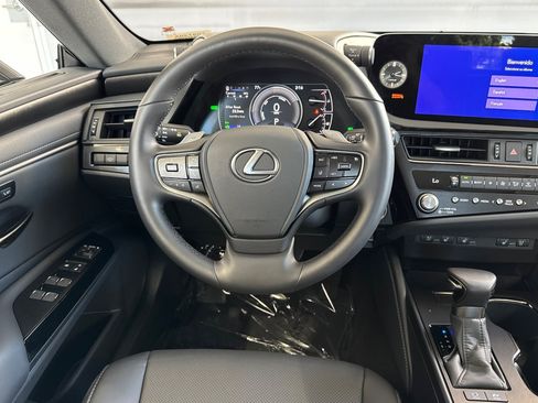 Certified 2025 Lexus ES 300h w/ Premium Package FWD image 18
