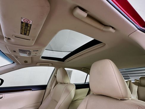 Used 2014 Lexus ES 350 w/ Luxury Package FWD image 27