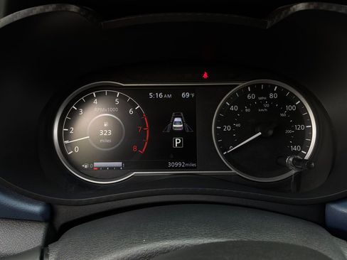 Used 2025 Nissan Versa SV FWD image 32