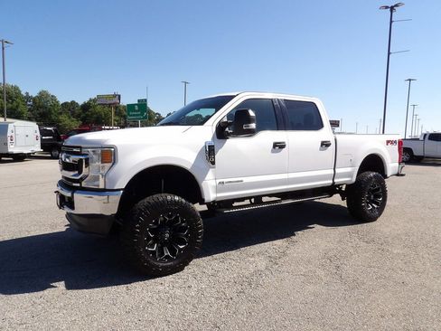 Used 2022 Ford F250 XLT w/ FX4 Off-Road Package AWD/4WD image 3