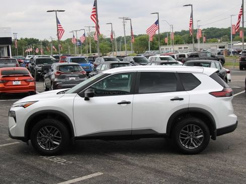 Certified 2025 Nissan Rogue S AWD/4WD image 2