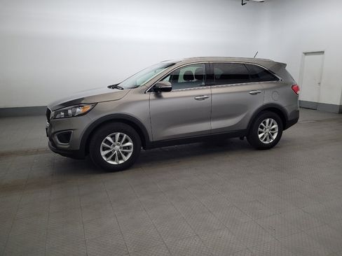 Used 2016 Kia Sorento FWD image 2