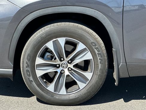 Used 2023 Toyota Highlander L image 27