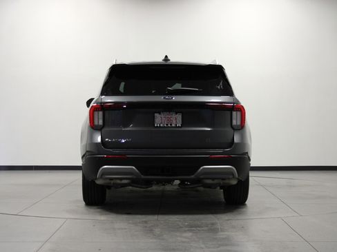 Used 2025 Ford Explorer Platinum image 5