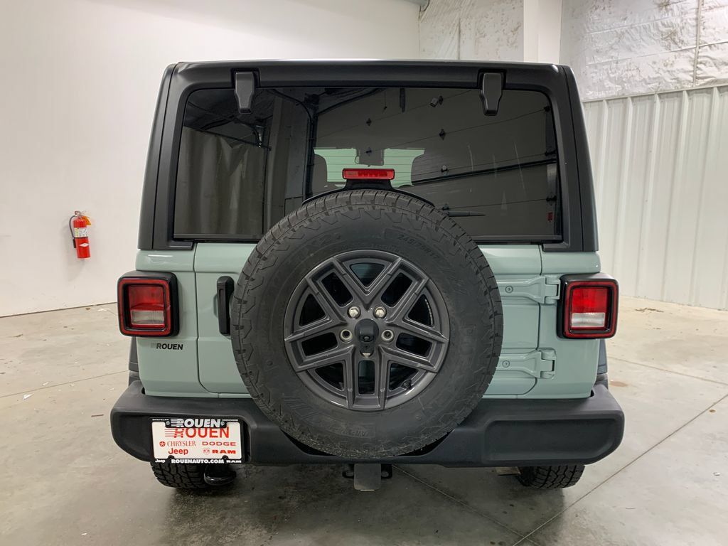 Used 2024 Jeep Wrangler Unlimited Sport AWD/4WD image 17