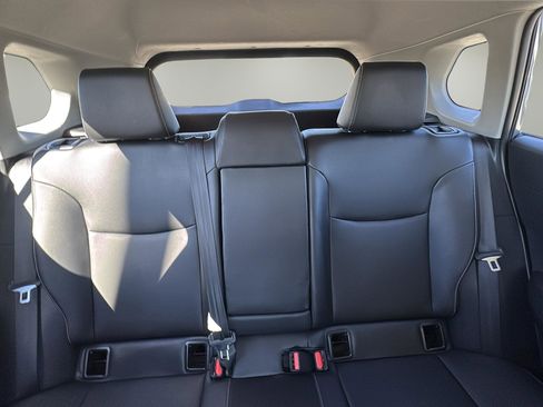 Used 2024 Toyota Corolla Cross XLE image 15
