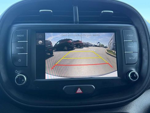 Used 2025 Kia Soul LX w/ LX Technology Package FWD image 23