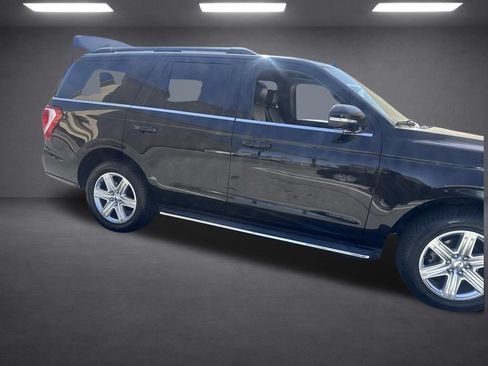 Used 2019 Ford Expedition XLT w/ Equipment Group 202A AWD/4WD image 12