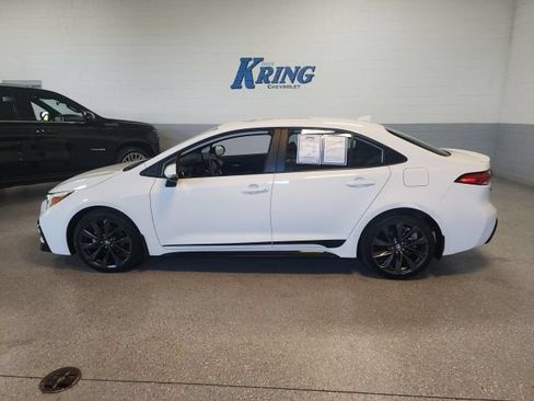 Used 2024 Toyota Corolla SE FWD image 2