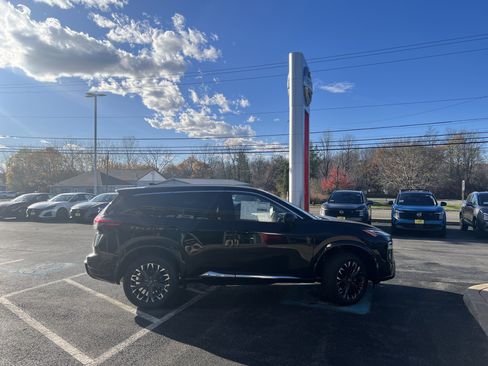 New 2026 Nissan Rogue Platinum w/ Platinum Premium Package image 9