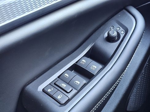 New 2025 Jeep Grand Cherokee L Laredo image 18