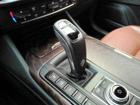 Used 2021 Maserati Levante AWD/4WD image 46