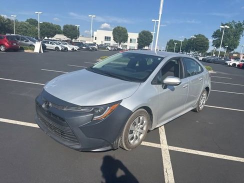 Used 2023 Toyota Corolla LE FWD image 9