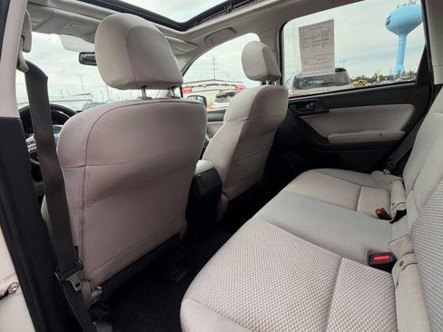 Used 2015 Subaru Forester 2.5i Premium AWD/4WD image 18