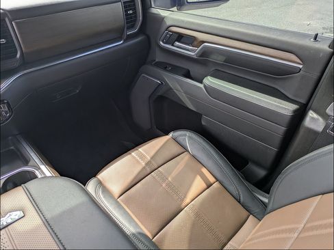 Used 2025 Chevrolet Silverado 3500 High Country w/ Technology Package AWD/4WD image 19