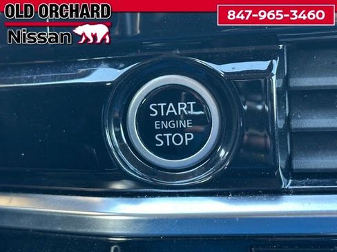 Used 2023 Nissan Pathfinder SL image 16