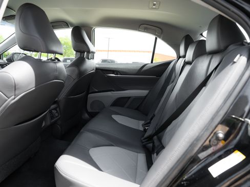 Used 2018 Toyota Camry XLE FWD image 23