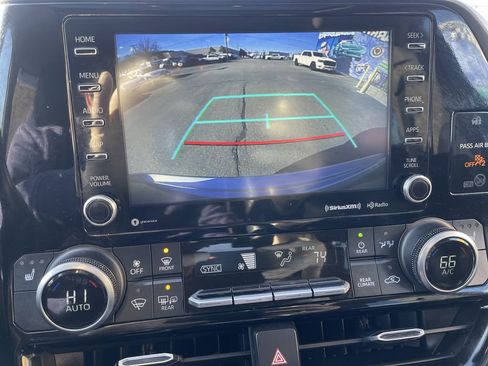 Used 2022 Toyota Highlander XLE image 20