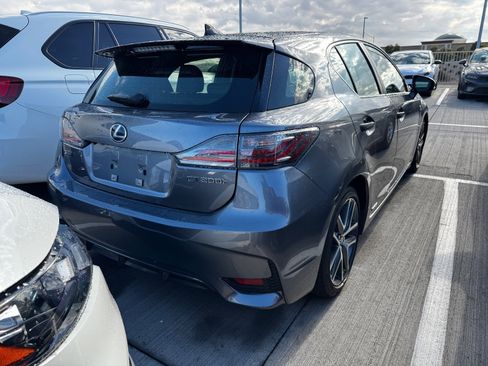 Used 2017 Lexus CT 200h image 4