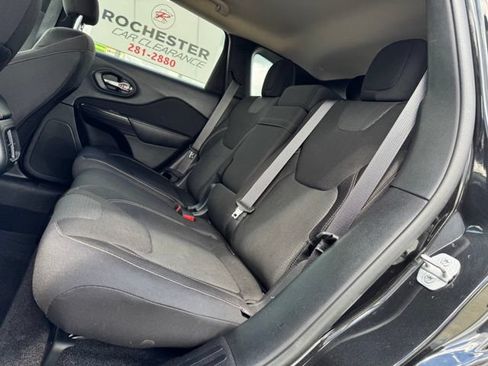 Used 2015 Jeep Cherokee Latitude w/ Cold Weather Group AWD/4WD image 7