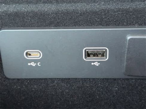 Used 2024 Jaguar F-PACE SVR image 32