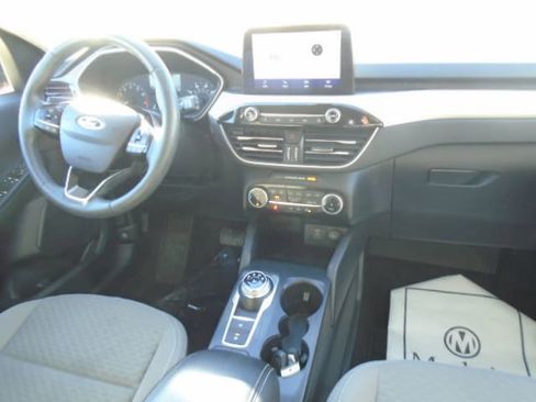 Used 2022 Ford Escape SE w/ SE Sport Appearance Package image 10