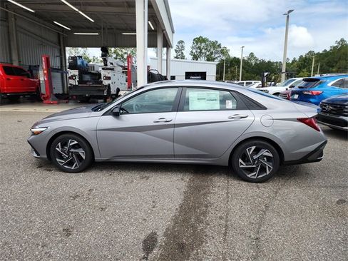 New 2025 Hyundai Elantra SEL image 5