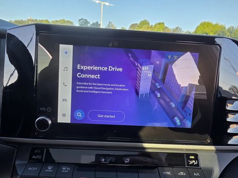 Used 2025 Toyota Camry SE w/ Convenience Package image 16