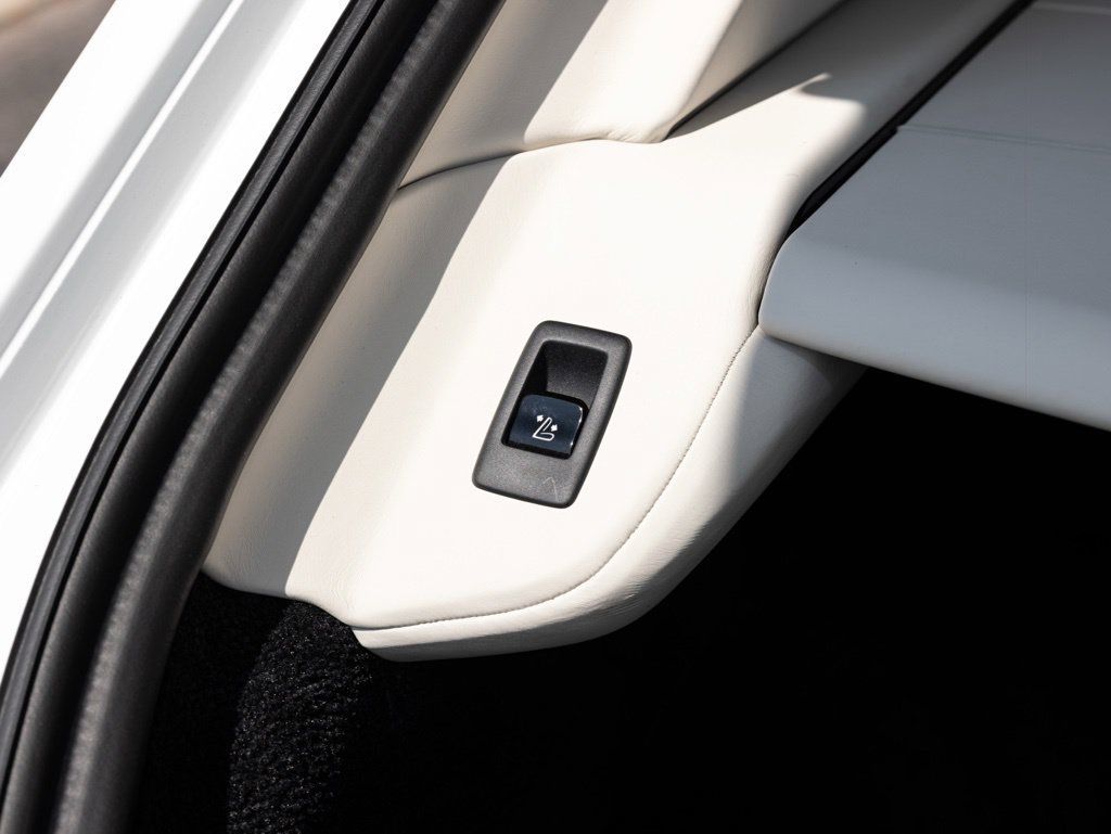 Used 2022 Rolls-Royce Cullinan Black Badge w/ Dark Exterior Package AWD/4WD image 64