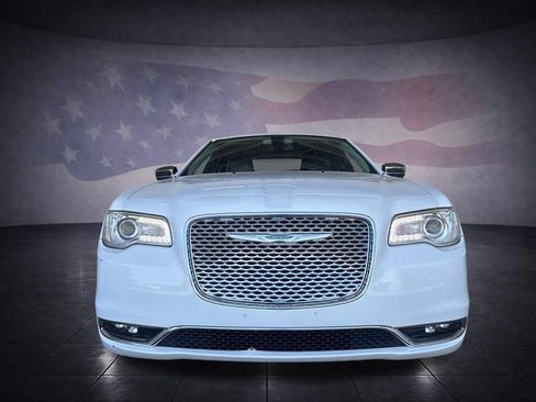 Used 2017 Chrysler 300 C RWD image 8