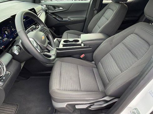 Used 2025 Chevrolet Equinox LT w/ Safety and Technology Package FWD image 16
