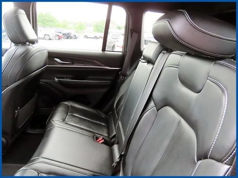 Certified 2024 Jeep Grand Cherokee Limited AWD/4WD image 10