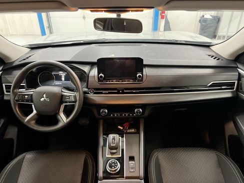 Used 2024 Mitsubishi Outlander ES AWD/4WD image 10