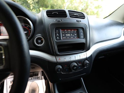 Used 2017 Dodge Journey SE w/ Flexible Seating Group FWD image 18