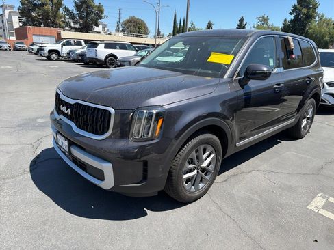 Used 2025 Kia Telluride LX FWD image 4