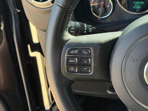 Used 2018 Jeep Wrangler Unlimited Rubicon w/ Connectivity Group AWD/4WD image 24