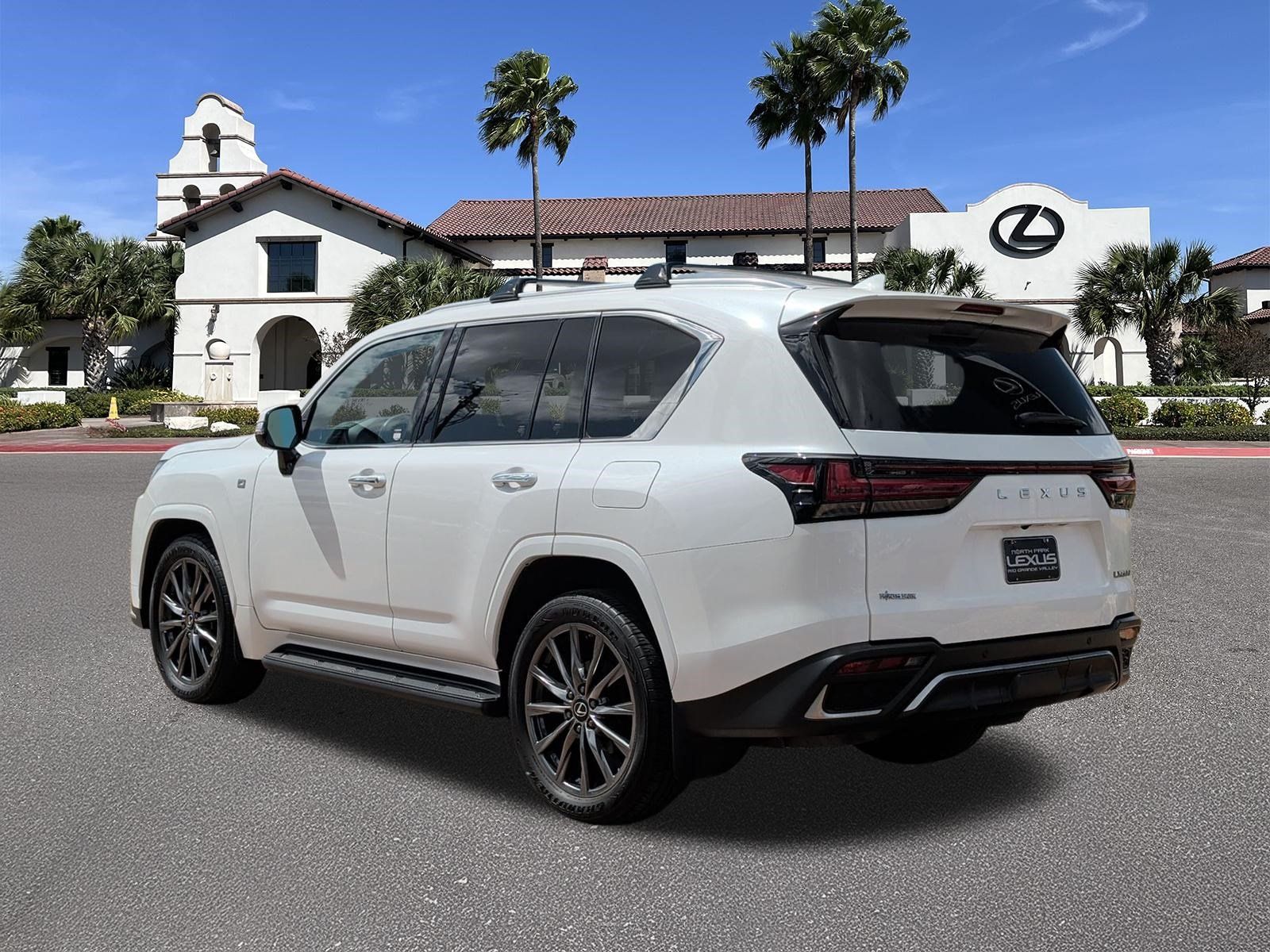 Used 2023 Lexus LX 600 F Sport AWD/4WD image 4