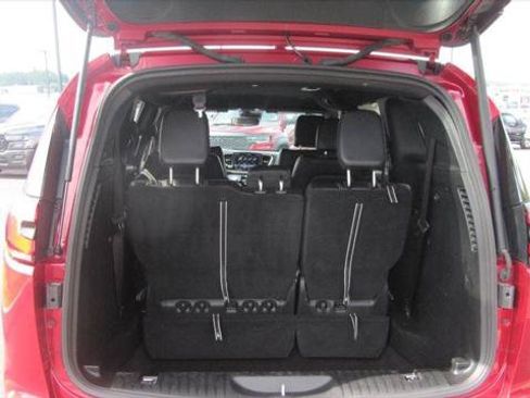 Certified 2025 Chrysler Pacifica Select FWD image 19