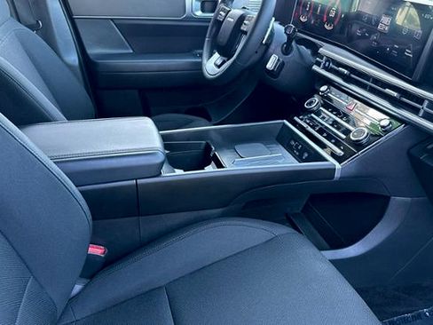 Used 2025 Hyundai Santa Fe SE FWD image 17