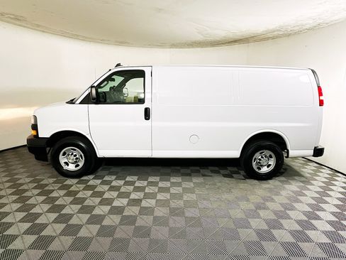 Used 2021 Chevrolet Express 2500 image 6