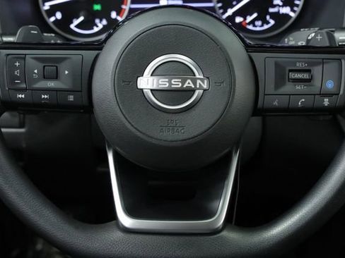 Used 2023 Nissan Rogue SV image 13