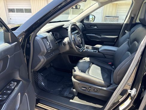 Used 2023 Nissan Pathfinder SL AWD/4WD image 15